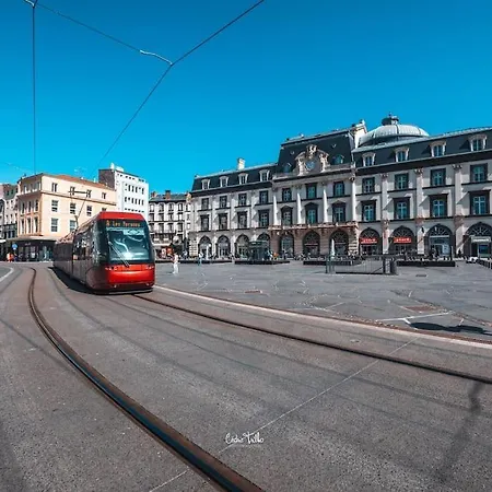 Avenue Republique La Aux Pieds Des Volcans Au Calme * 克莱蒙费朗