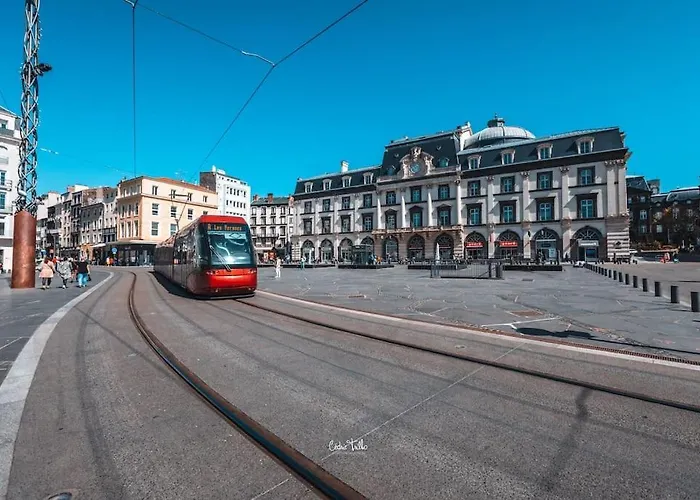 Avenue Republique La Aux Pieds Des Volcans Au Calme * 克莱蒙费朗