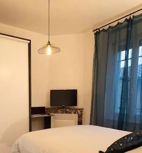 Avenue Republique La Aux Pieds Des Volcans Au Calme * Clermont-Ferrand